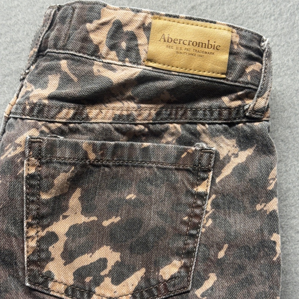 Abercrombie Kids Low Rise Baggy Jeans 11/12 Regular Camo Print Wide Leg Brown - Picture 2 of 9